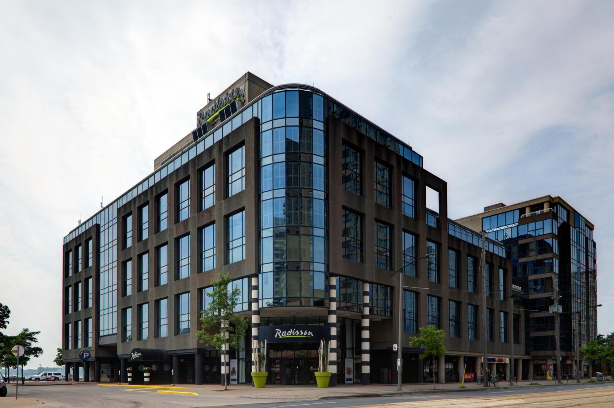 Отель Radisson Blu Toronto Downtown Экстерьер фото