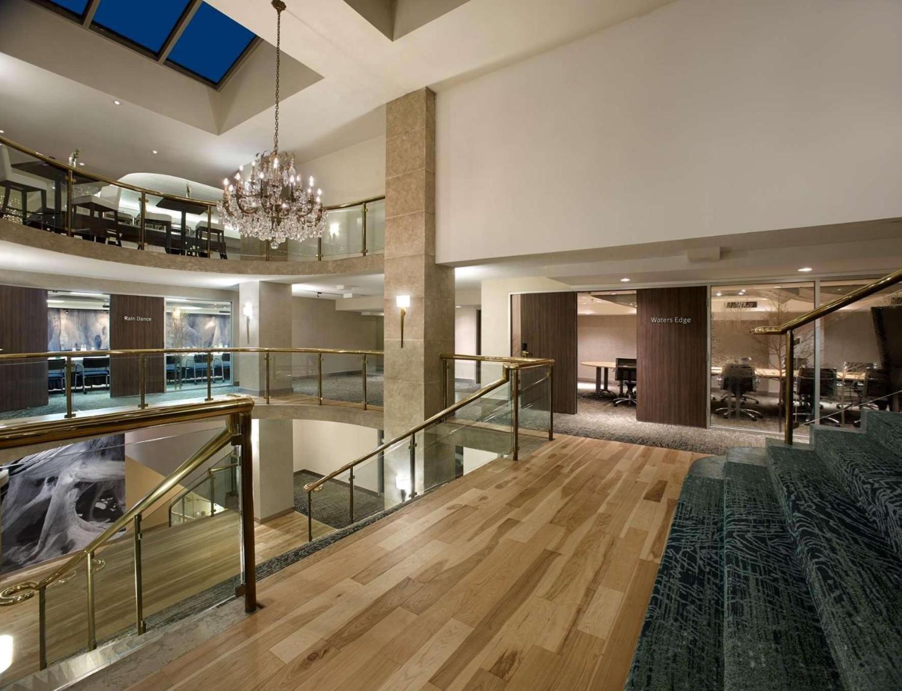 Отель Radisson Blu Toronto Downtown Экстерьер фото