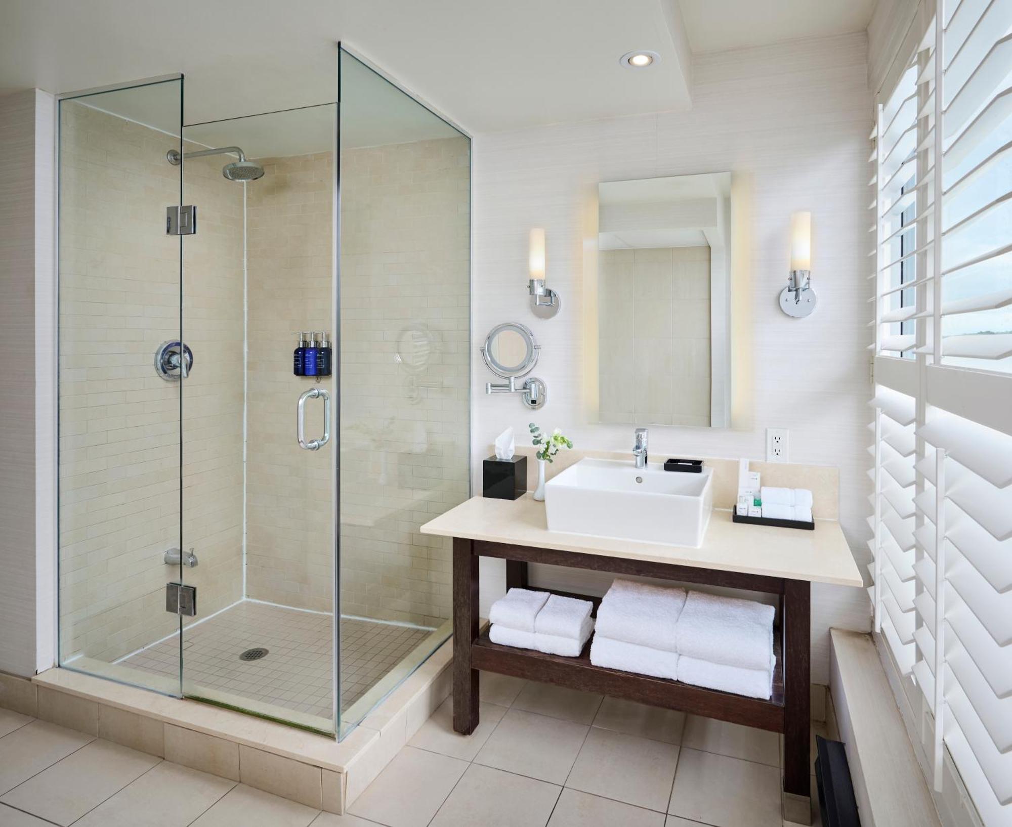 Отель Radisson Blu Toronto Downtown Экстерьер фото